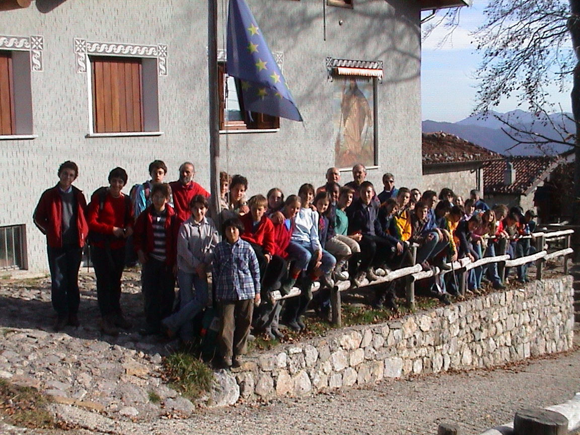 tutti davanti al rifugio