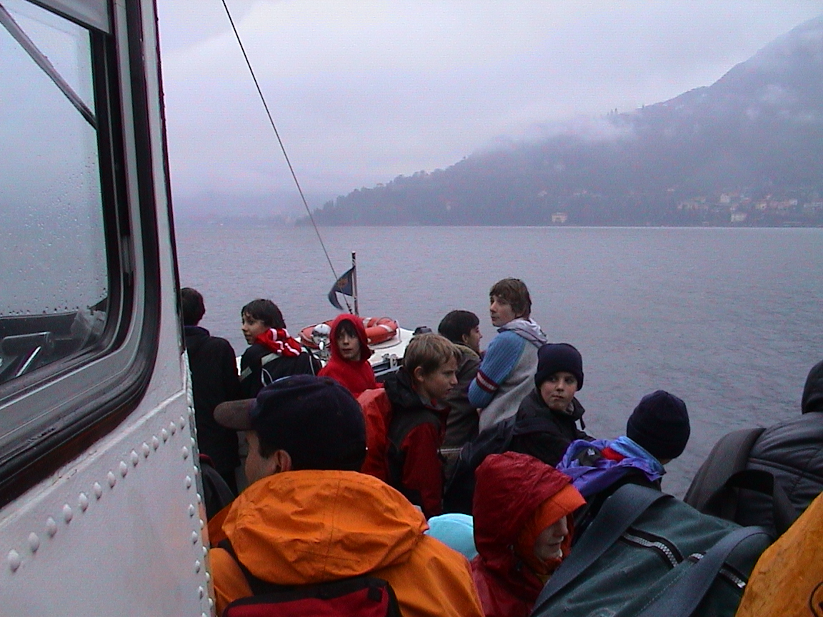 navigando sul lago