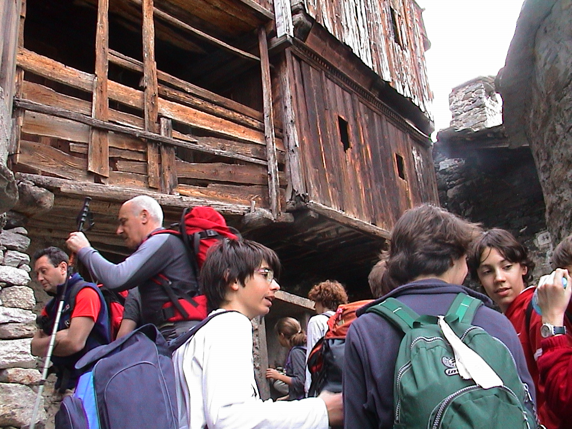 nelle vie del paese